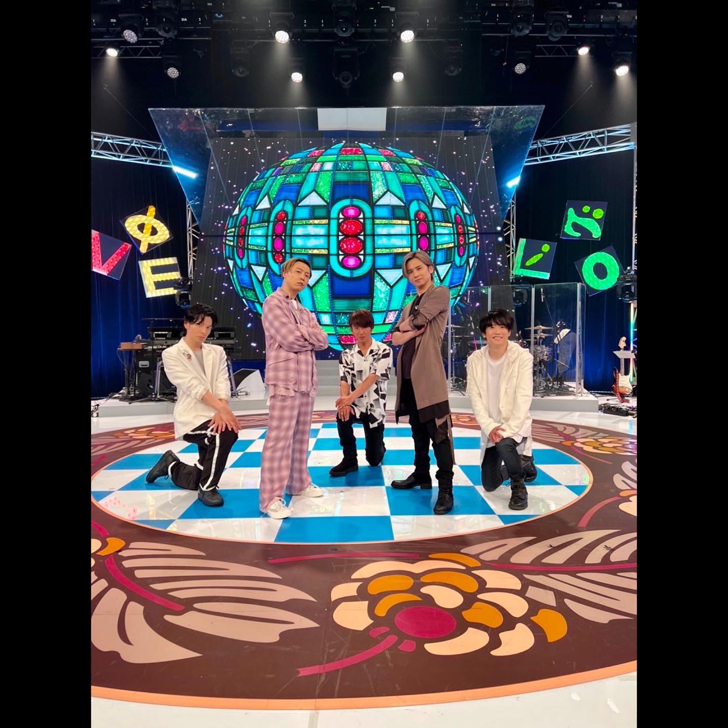 ポージング指導は木村拓哉❗️KinKi Kidsと“ジャニーズシニア”生田＆風間との豪華写真を公開📸🌟