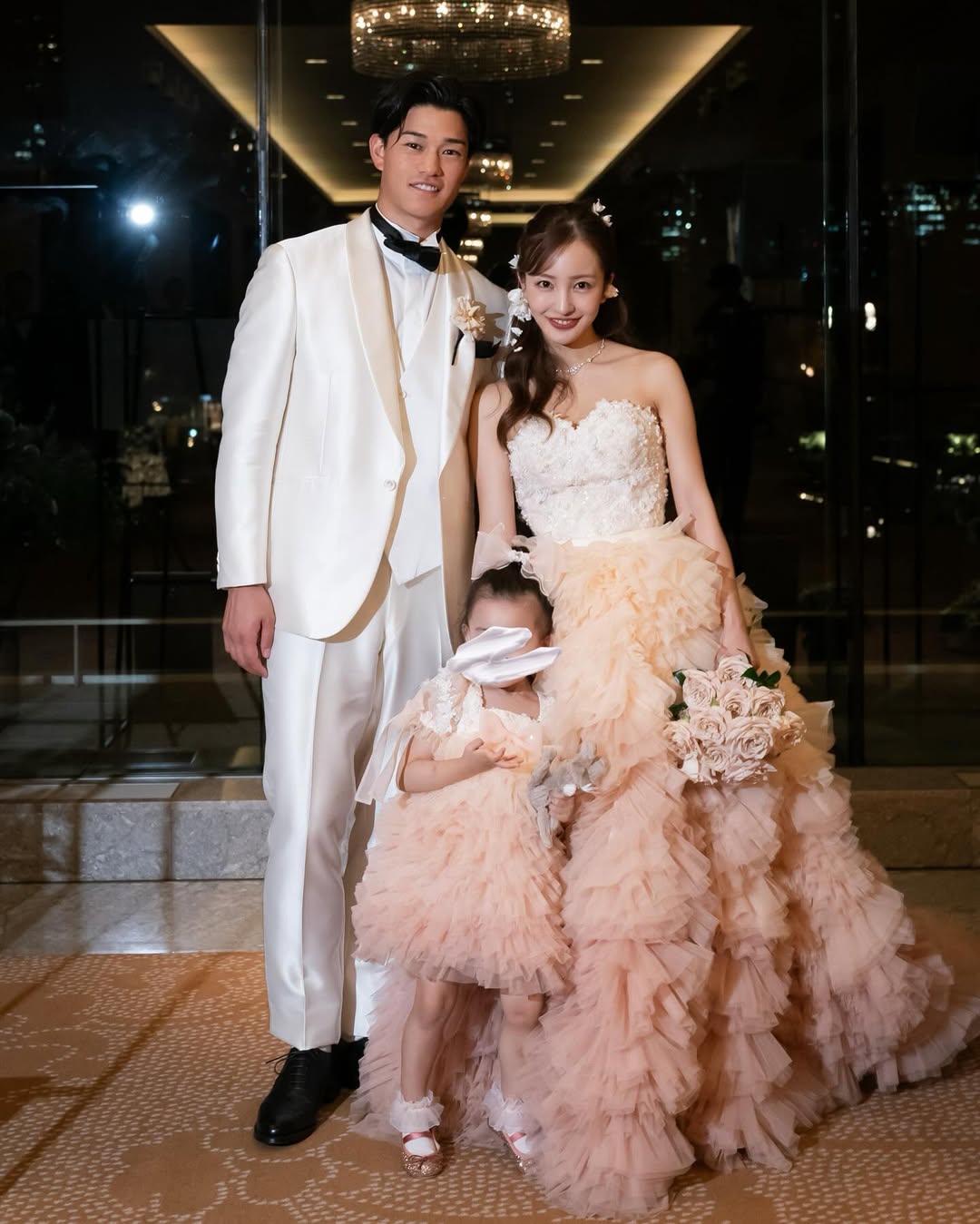 板野友美&高橋奎二「美しすぎる」披露宴ショットに絶賛の嵐