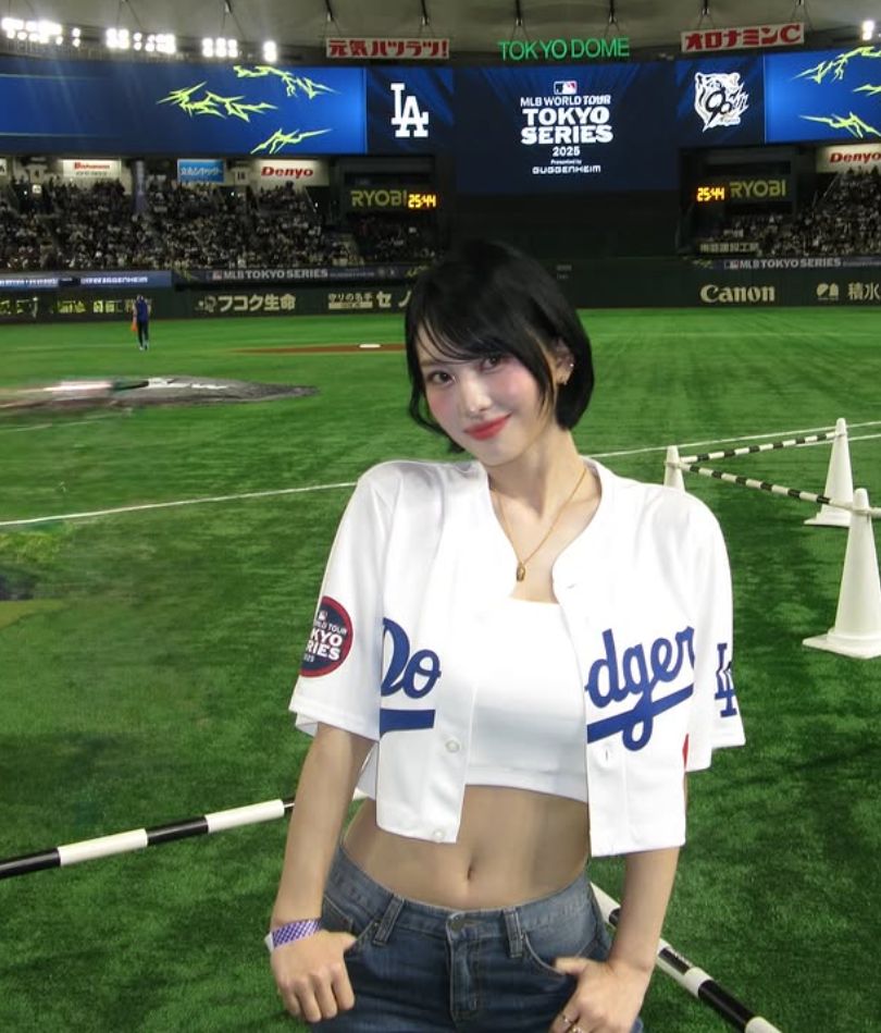 MLB開幕戦 TWICE MOMO 着用 較べれ