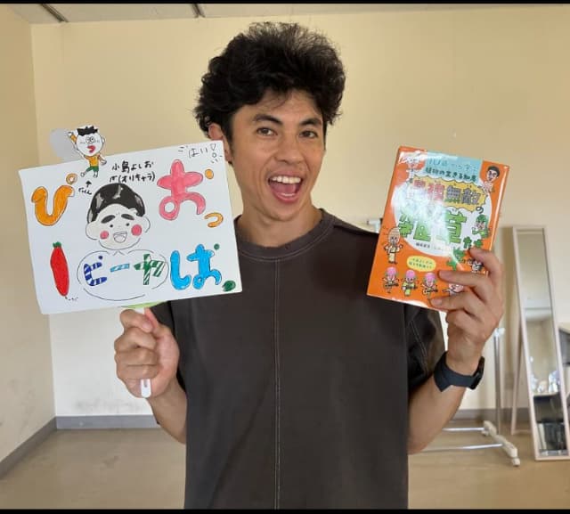 お笑い芸人 小島よしおの即売会！「おかげさまで100冊完売でした。」