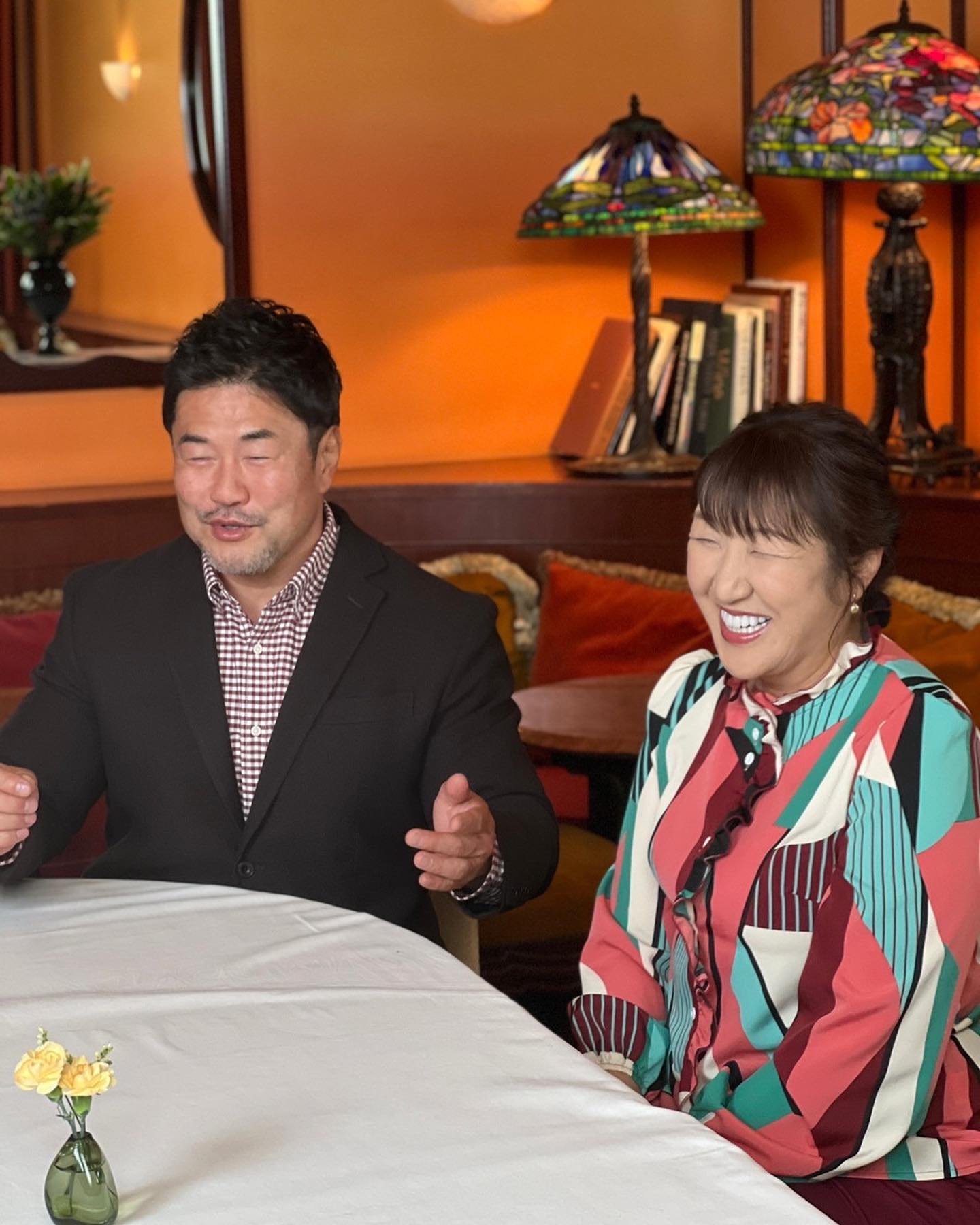 いい夫婦の日に最高の夫婦ショットを披露📸💕「ご夫妻を目標としたいです❤️」