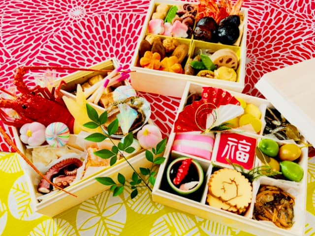 にしおかすみこ、自宅のおせちを老舗店風に「ウチにしては大奮発」と激写