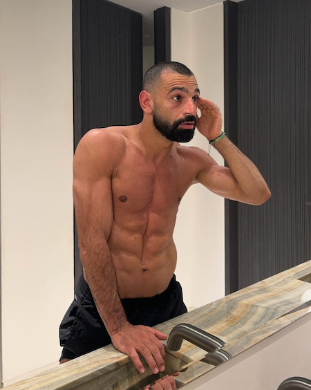 「彫刻みたい」遠藤航の同僚が肉体美を披露