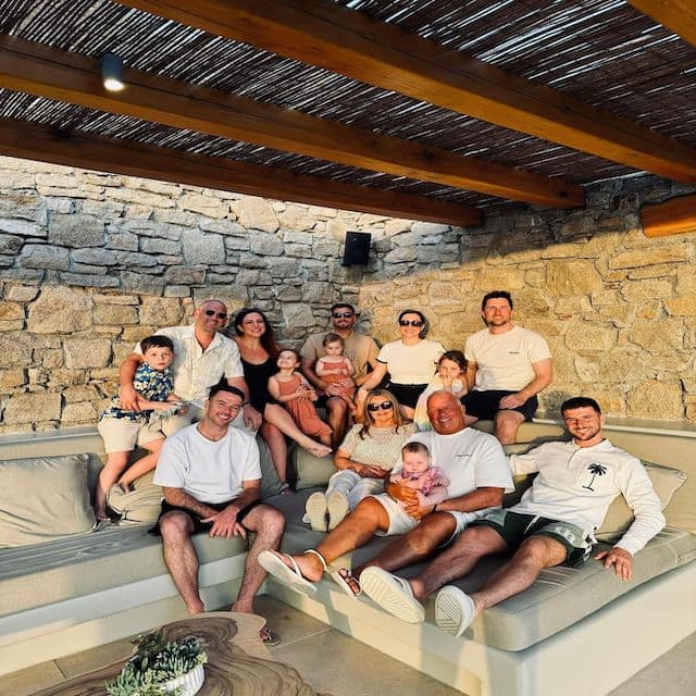 「これがファミリー」マウントが家族を公開！！