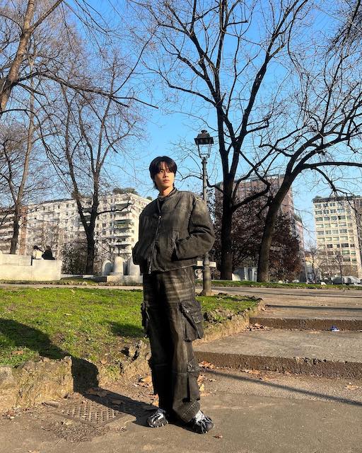 コムドット・やまとがイタリアの街中でモデルさながらの1枚をパシャリ📸