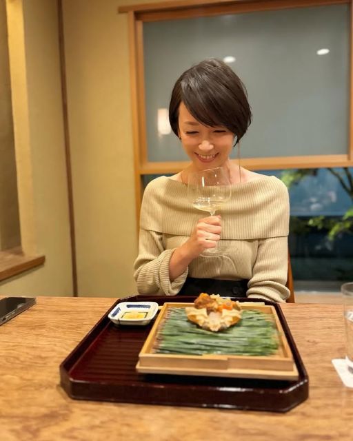 「ニヤニヤが止まらない夜」辺見えみり、美味しすぎた◯◯前ににっこり笑顔が可愛いと話題！