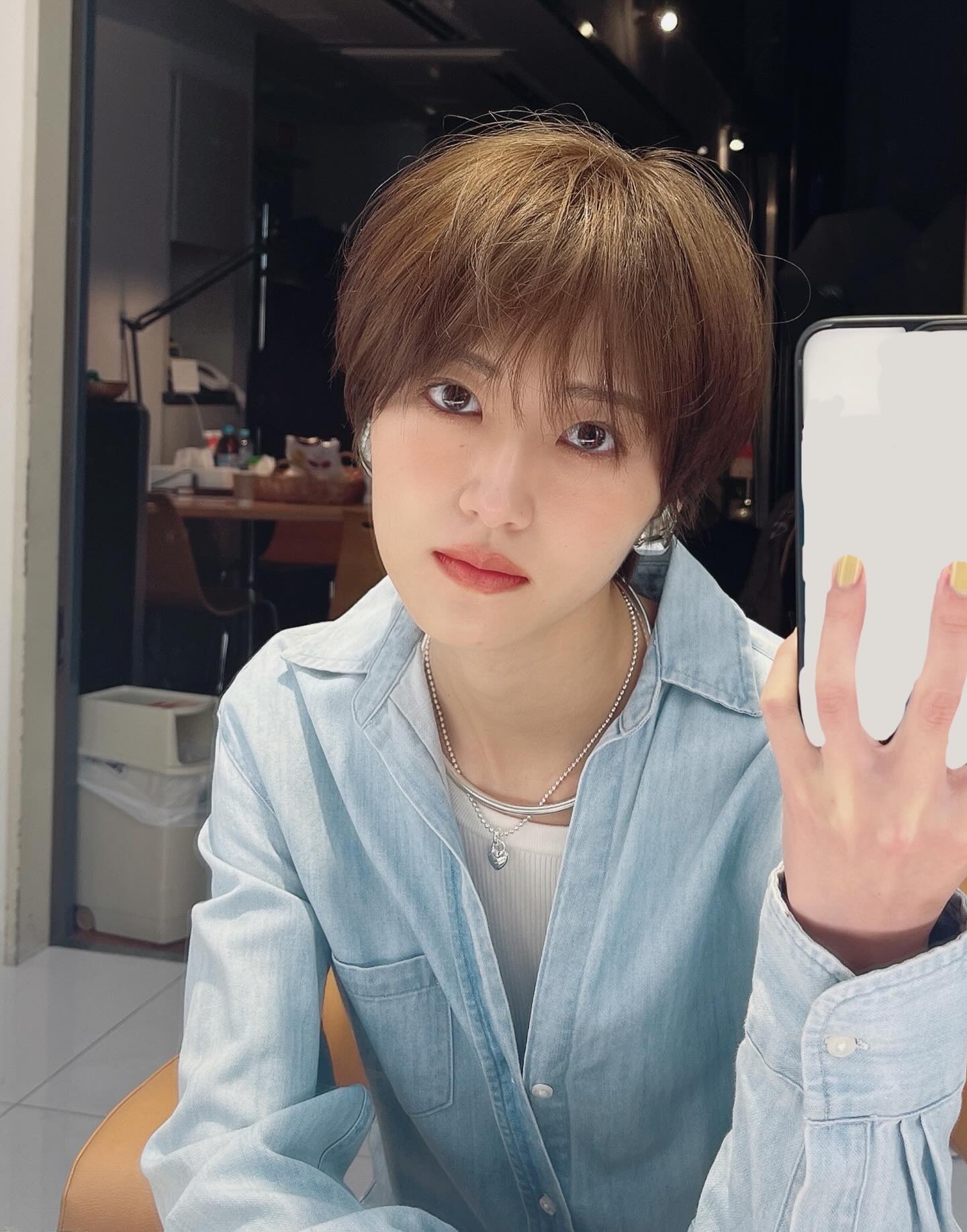 意外と難しい？若月佑美鏡越しの自撮りショット公開！