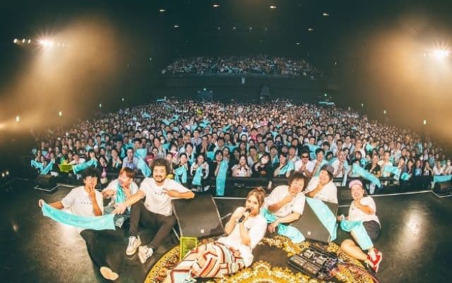 阿部真央がZeppツアーファイナル大阪公演を終える「幸せなツアーを回らせてくれてありがとう！」