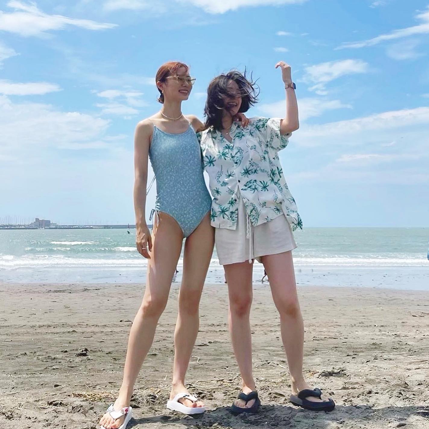 朝日奈央 下着 朝日奈央さんの姉妹&水着ショットに「脚長っ！」「９頭身？」の声 | 話題の投稿 | スポーツブル (スポブル)