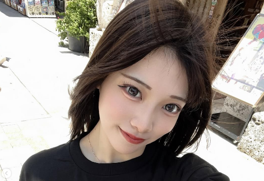 「前髪ぶっ飛んでるのは見逃して下さい」美女チア、街角美麗姿を披露！"可愛いが勝つ"とファン太鼓判「それは置いといて可愛すぎる」