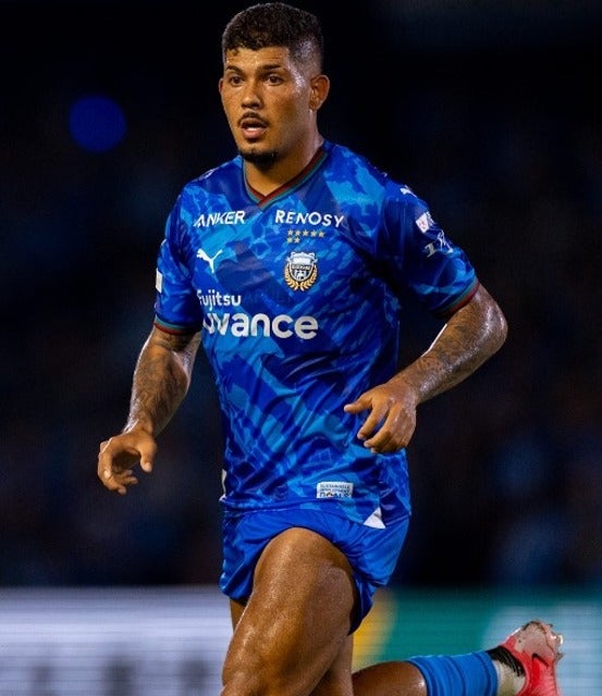 川崎フロンターレのエリソンが豪快なボレーシュートを披露！