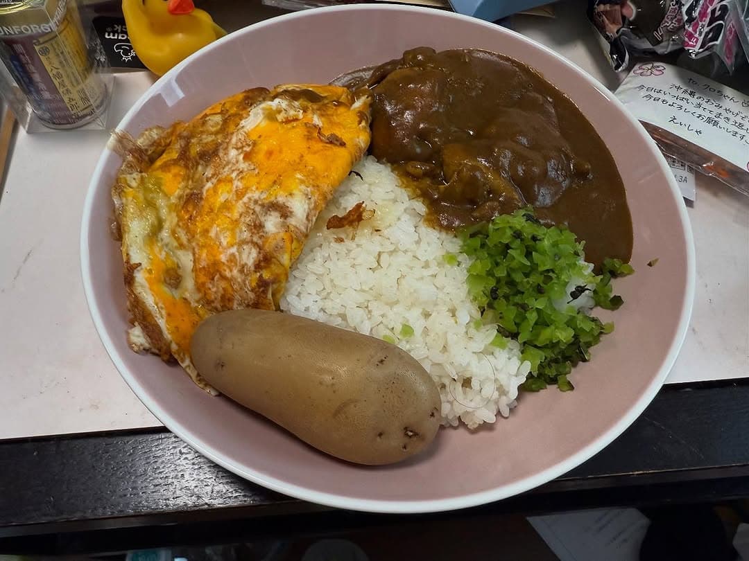 「クロちゃんクッキング完成」まさかのカレーが爆誕！想像以上の出来にファン困惑？