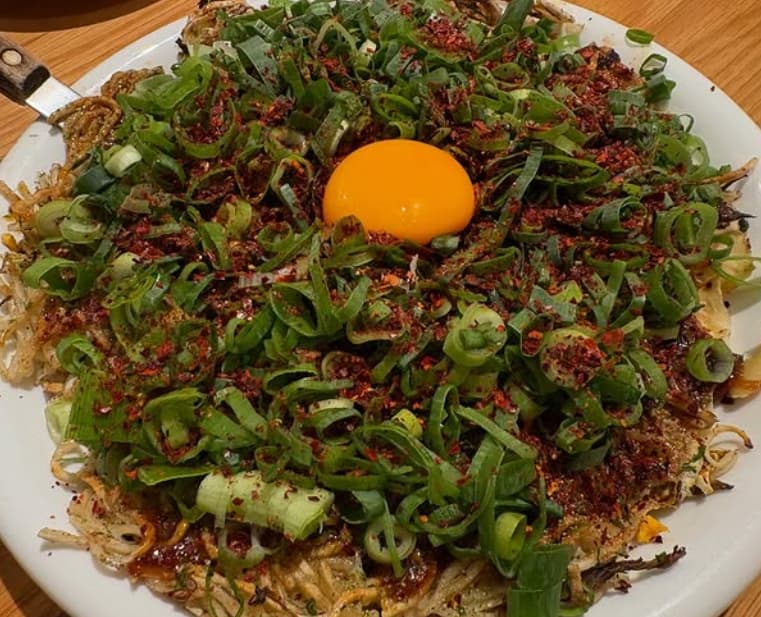 「僕意外全員女子」「とにかく一人で食べた(笑)」人気芸人〇〇の孤食報告が話題に‼