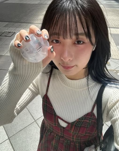 辻井和奏が「毎日どんな服着て外出るか迷う」とキュートな私服姿を披露！