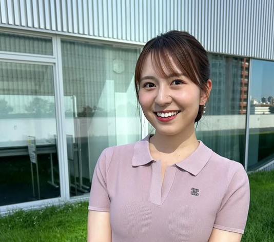 朝番組から笑顔のバルコニーSHOT！三山賀子アナ、「グッドモーニング」を笑顔で締めくくる