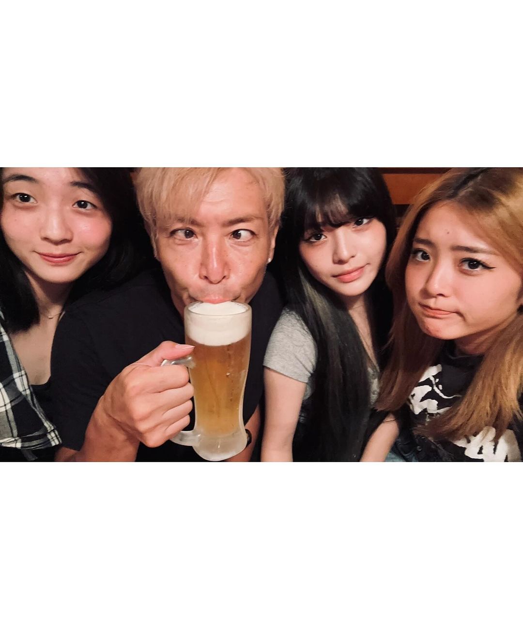 つるの剛士が娘の美人姉妹に挟まれてデレデレ！？「皆違う顔だけど本当美人さん」