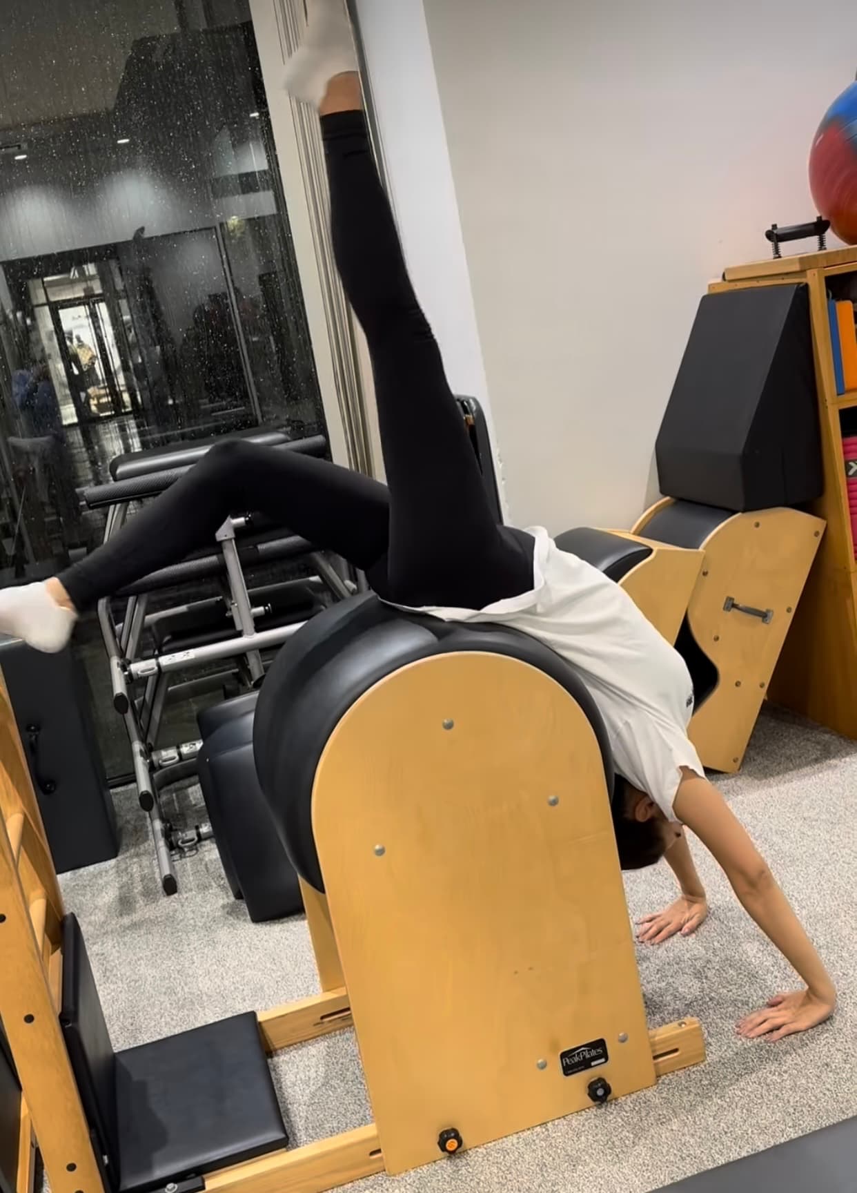 「バレリーナより美しい」滝沢眞規子 気持ちよく〇〇する動画が話題に！