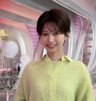 海老原優香アナ、ニット＆シャツの衣装を披露！「秋冬コーデが素敵すぎる」と話題に