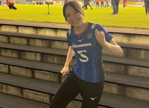 「ナイスキック！」美女バレーボーラー・中島咲愛、INキックインセレモニー！大役を務めた