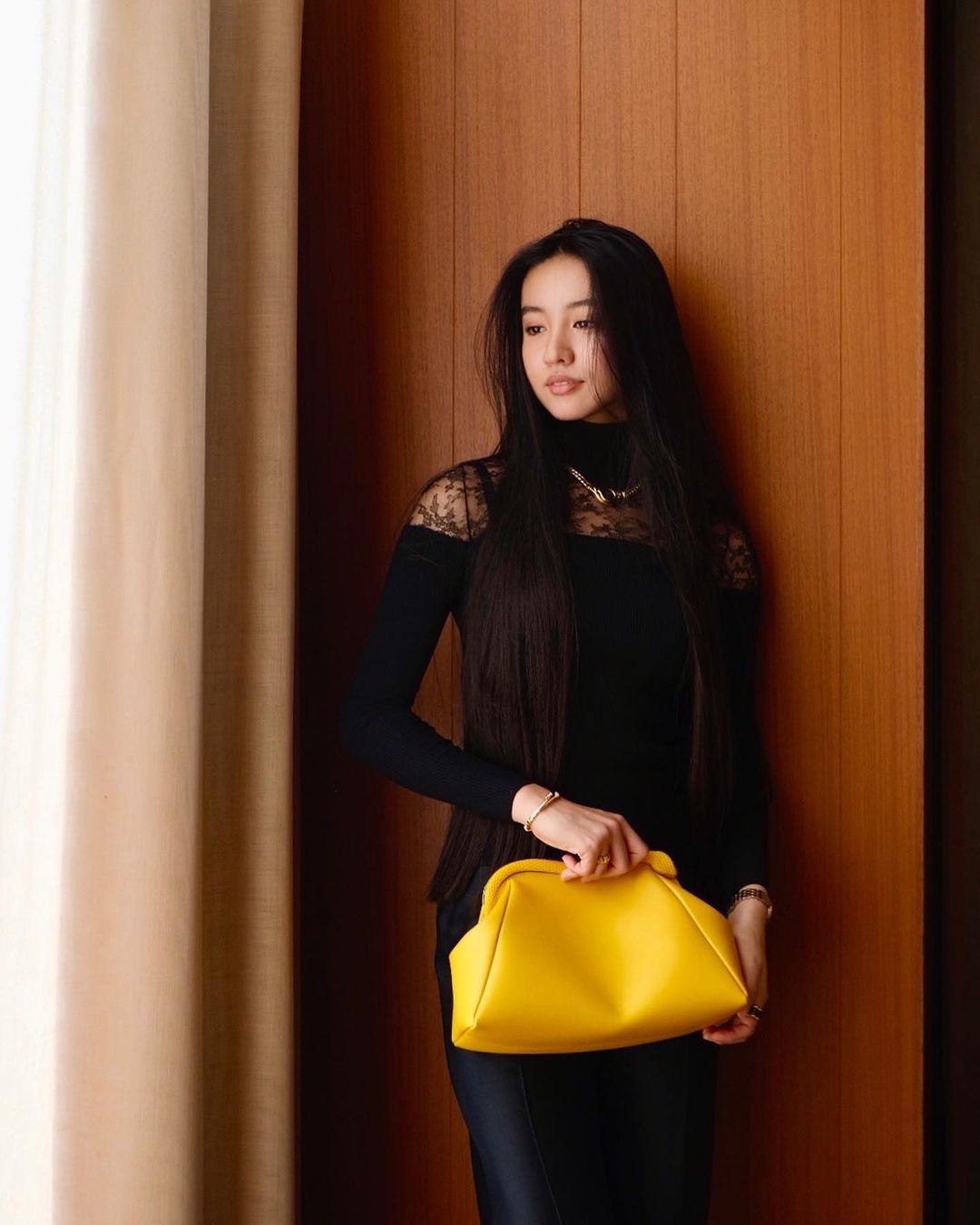 本当に19歳？Kōkiさんの全身黒コーデ写真が大人っぽすぎる❤️‍🔥