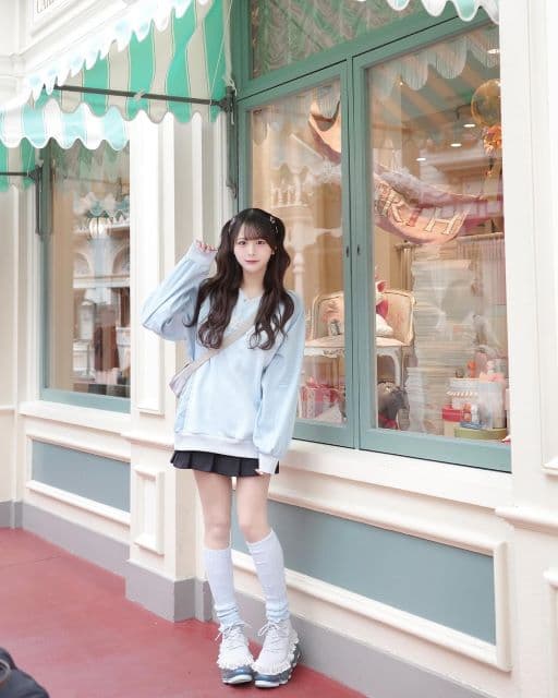 「ほんと水色似合うよね～」 ≠ME・尾木波菜、春を感じさせるパステルカラーのコーディネートを披露！