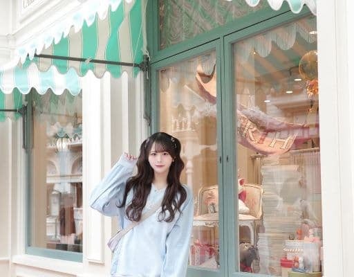 「ほんと水色似合うよね～」 ≠ME・尾木波菜、春を感じさせるパステルカラーのコーディネートを披露！