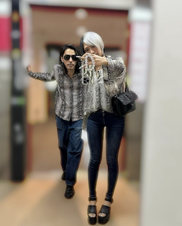 女性芸人 ファン驚愕の夫の”ほぼ顔出し”ショット公開「旦那カッコ良すぎない?!」「旦那いたんかい」の声