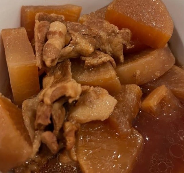 「隠し味は〇〇」アンガールズ山根が豚バラ大根を作る！