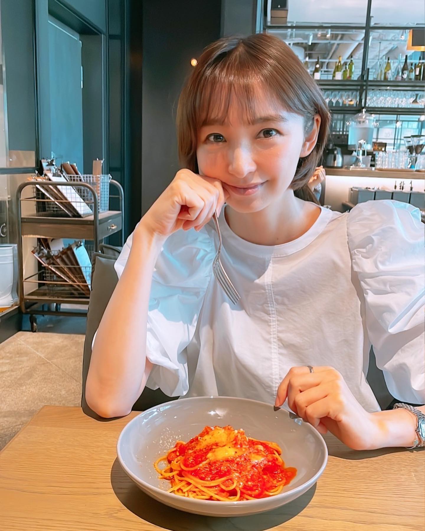 麻里子さまがパスタ相手に🍝心配するほどの真っ白シャツ💦