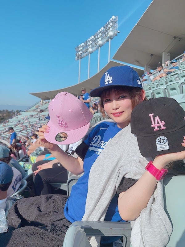 中川翔子がドジャースタジアムでまさかの爆買い「帽子は3色、大谷翔平様ボールは15個」