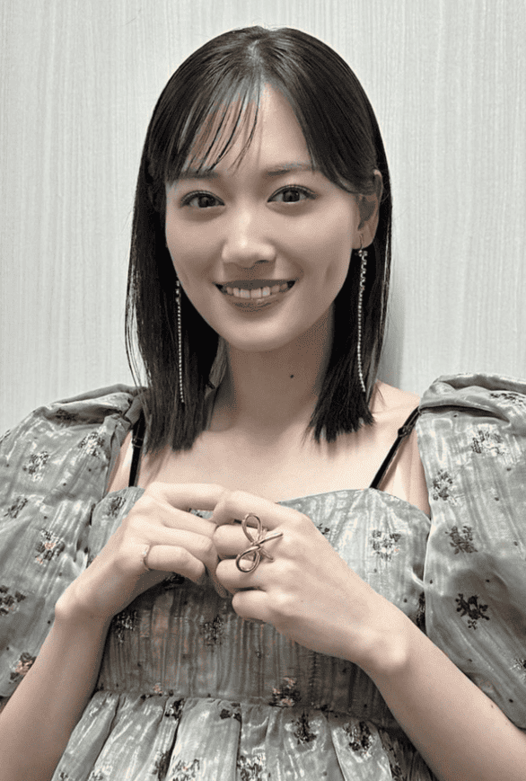 山下美月が電波ジャック！「ハリコミマネー」にはパフスリーブのワンピース姿で出演