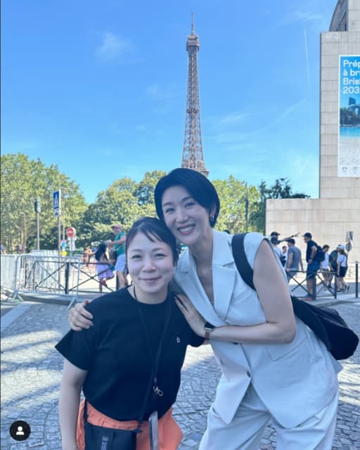 栗原恵レジェンドアスリートとの偶然の対面 エッフェル塔背にした2Sが話題