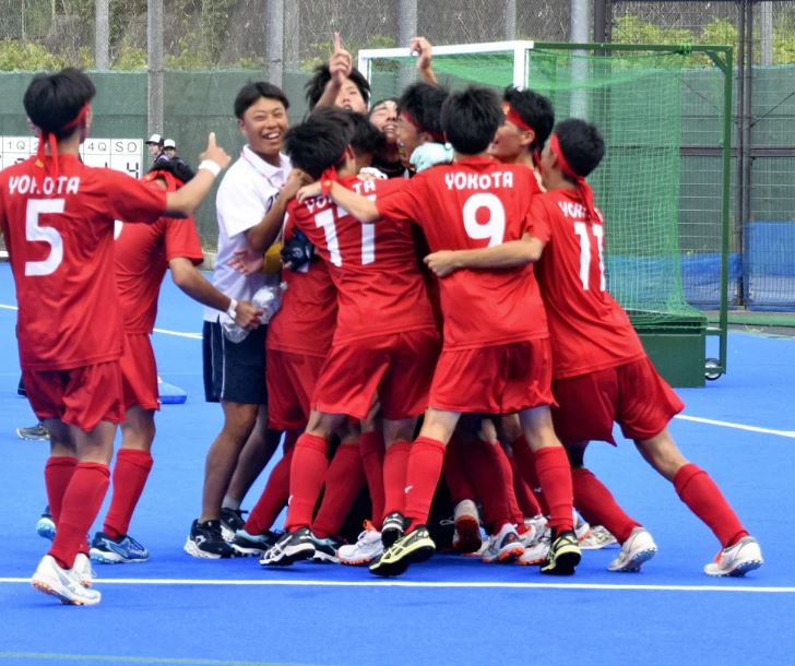 ホッケー男子は横田が連覇、ＳＯ戦で沼宮内を下す…ＭＦ渡部温寛が倒れ込みながら同点シュート