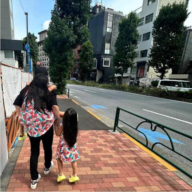 ロンブー淳が猛暑の中散歩