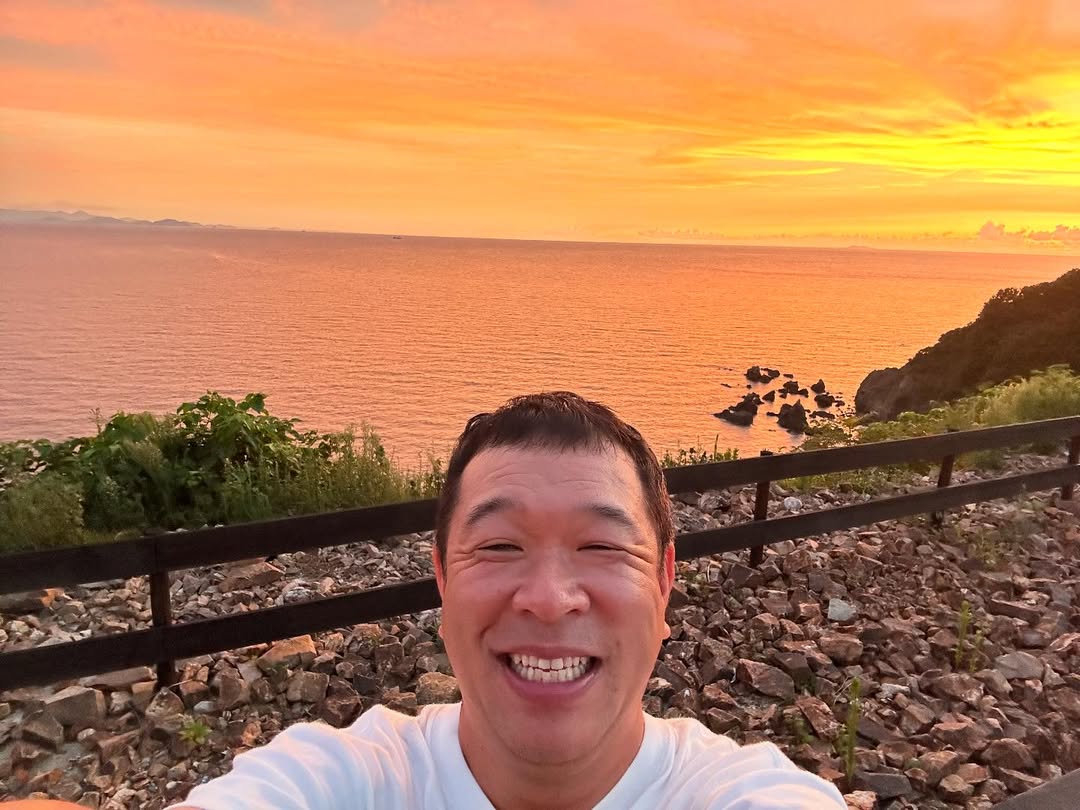 元お笑いコンビ「プラス・マイナス」兼光タカシ、「絶景と僕」がテーマの1枚にファンの注目集まる