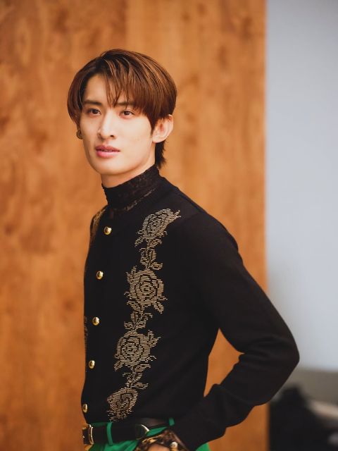 「かっこいい！筋肉やばぁ！！」Snow Man・向井康二の最新ショットにメロメロになるファン続出！