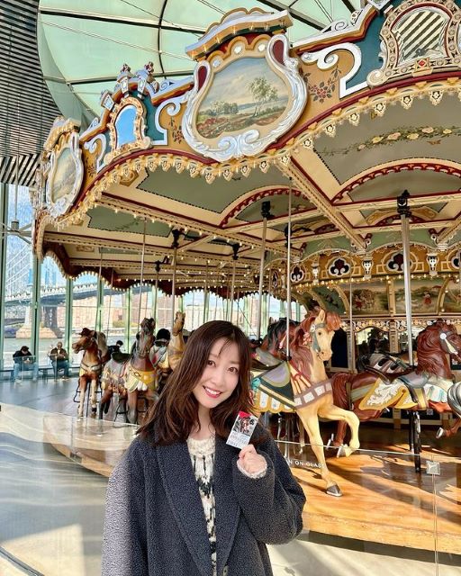 「いつぶりだろう？」NY在住女優・黒川智花、歴史あるメリーゴーラウンド楽しむ！