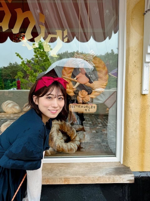 TEAM SHACHI・坂本遥奈、キキ風コーデでジブリパークを満喫