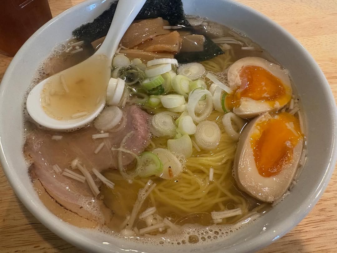 「思い出の味！」ミキ昴生が大阪での収録前に一人ランチ！