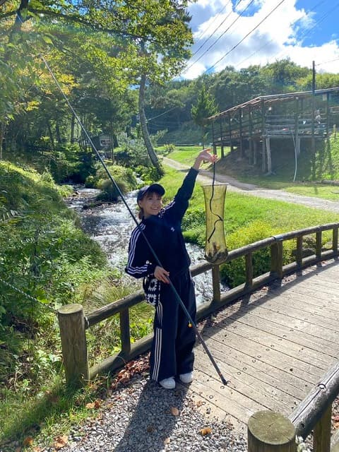 「大漁！」アーティスト・声優の斉藤朱夏が夏休みを満喫！