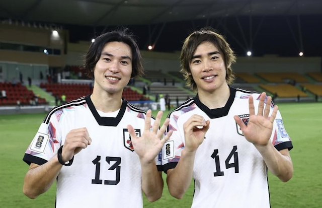 南野、伊東のうっかりミスに久保建英が冷静にツッコむ