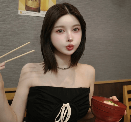 「ほんとに可愛いです」国宝級美女インフルエンサー、料理店で魅せた美ショットがキュート過ぎとファンうっとり「ずっと可愛すぎ」