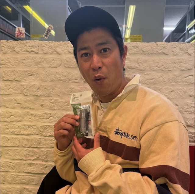 パンサー・尾形貴弘が「ナイツザラジオショー」への出演を報告。夜道で転けないように、ナイツ塙よりもらったものとは？