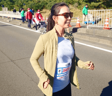 ”美女オーラをどうしても隠せない”プロサーファー・水野亜彩子、湘南国際マラソンに登場！「一緒に走りたいワ」