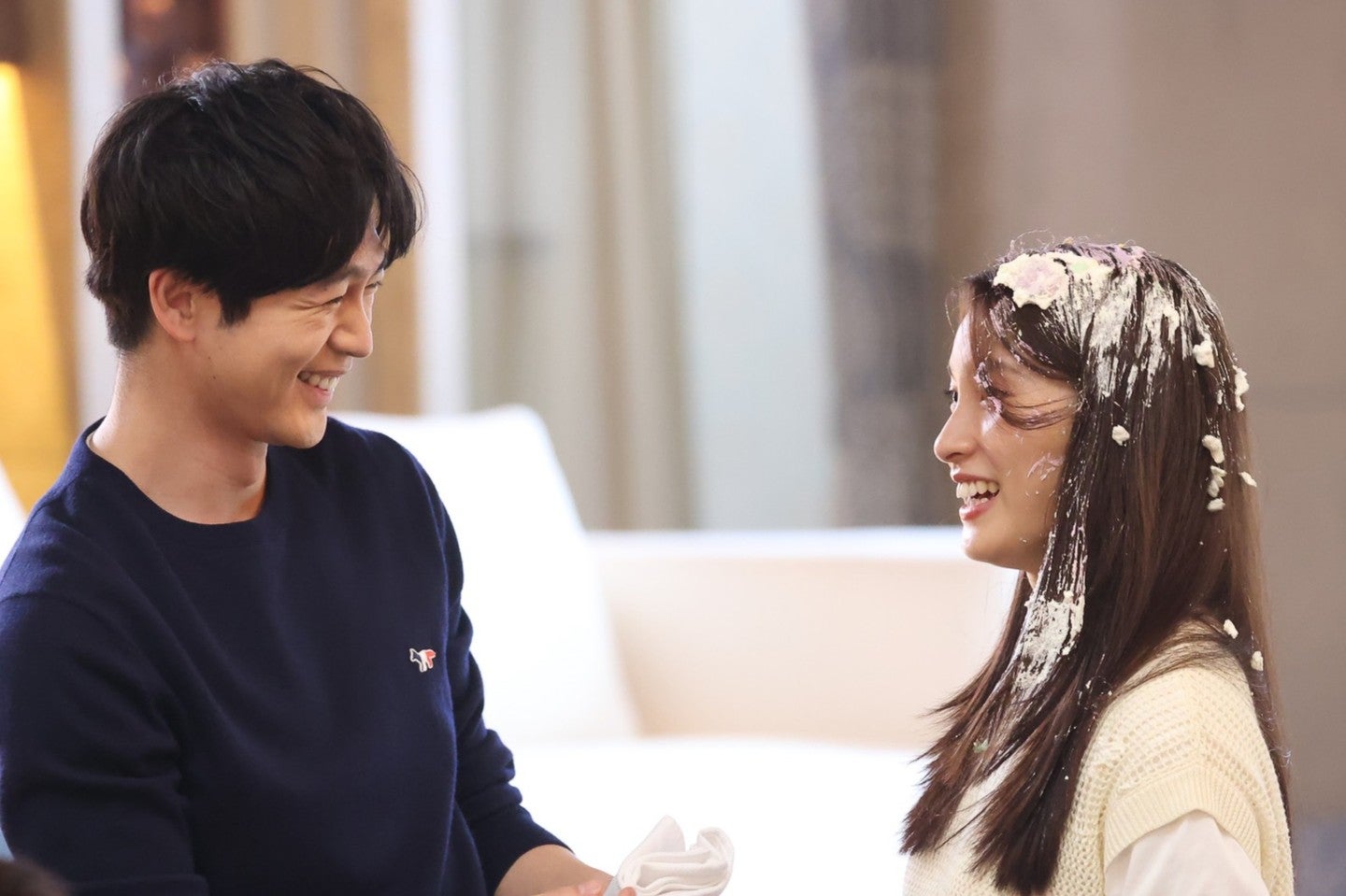 衝撃❗️土屋太鳳さんの髪に生クリームがべったり😂“やんごとなき”オフショットに注目📸👀