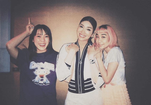 久々のhllspd会！アンミカがフワちゃん、青山テルマとの仲良しスリーショット披露