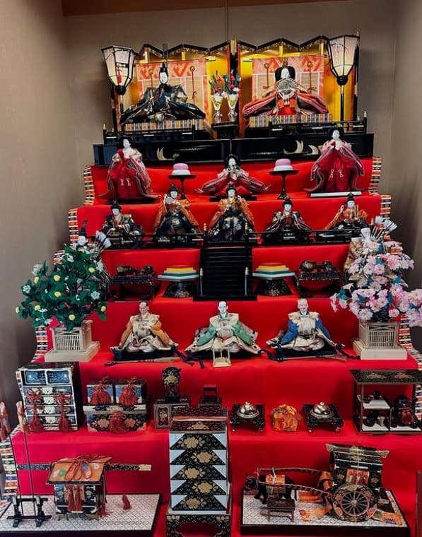 「圧巻‼」鷲見玲奈が実家のお雛様を公開！ファンからコメント殺到