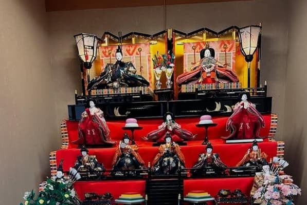 「圧巻‼」鷲見玲奈が実家のお雛様を公開！ファンからコメント殺到