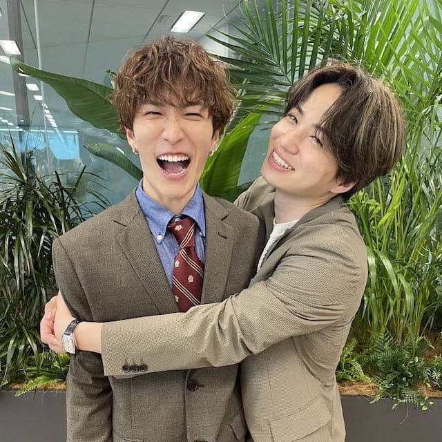 ドラマの展開が話題！菊池風磨&渡辺翔太の可愛すぎるツーショット💗「めっちゃ嬉しそう😆」