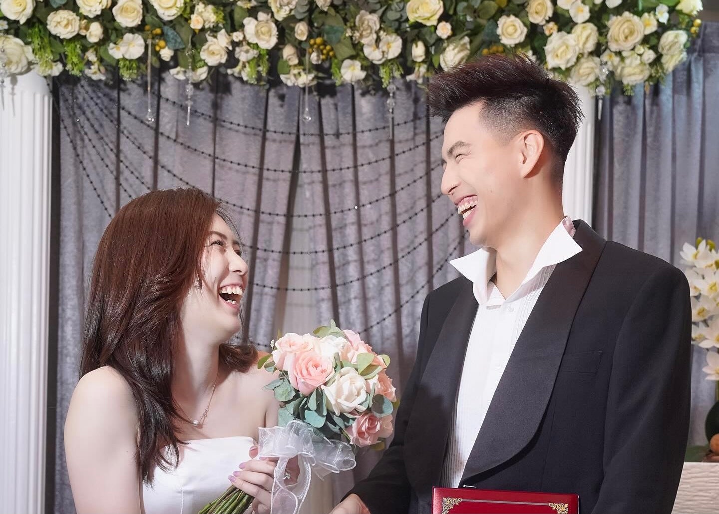 バドミントン元日本代表・大堀彩が国際結婚を報告　笑顔溢れる2ショットに祝福の声続々